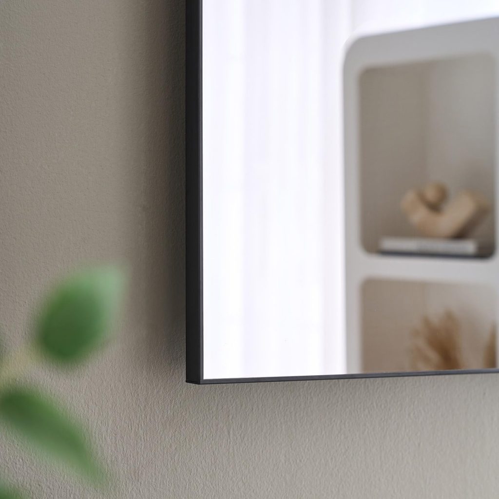 32 Inch Smart Mirror TV, 4K UHD Waterproof LED TV for Bathrooms and Hotels