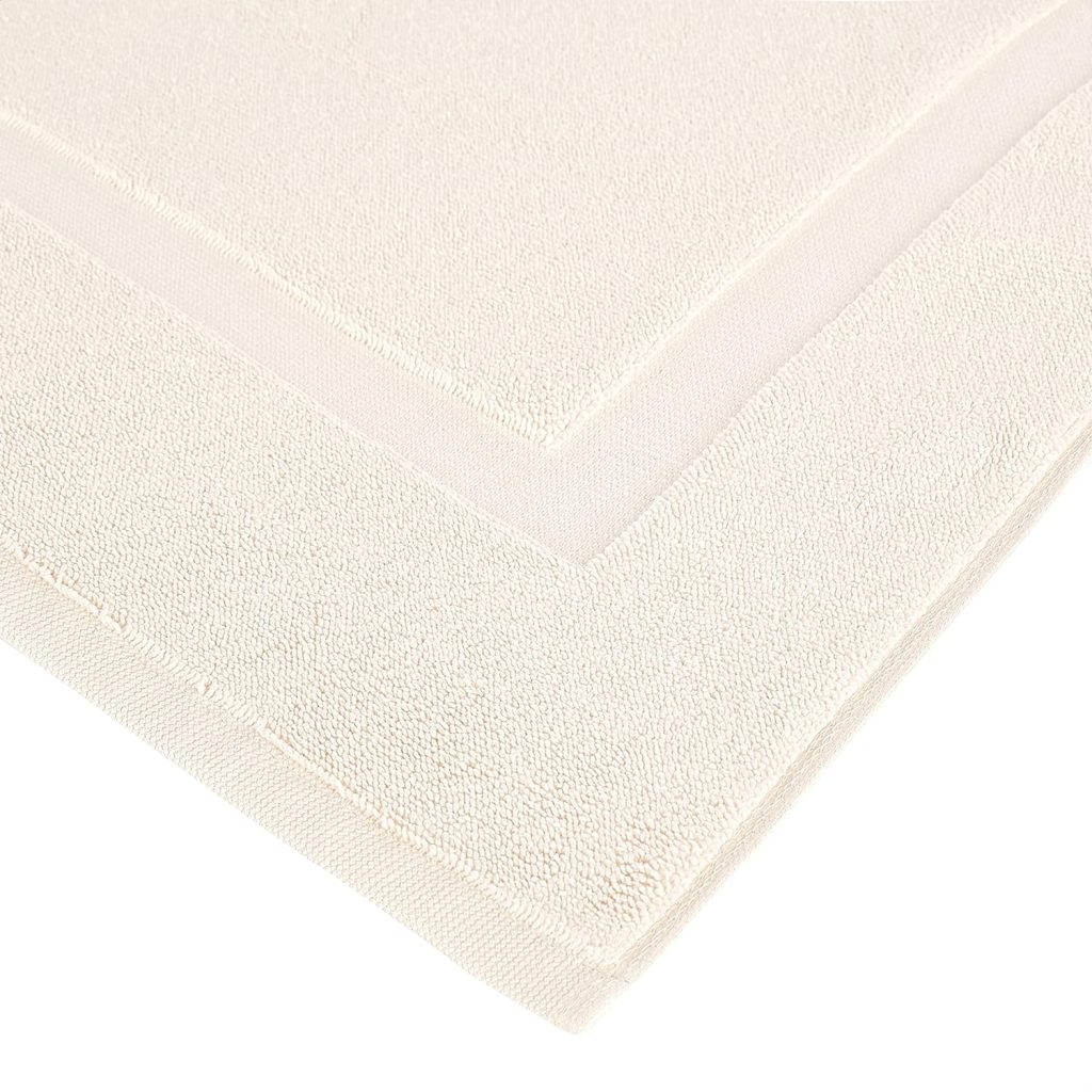 Amazon Basics Banded Bathroom Bath Rug Mat, Machine Washable, Super Absorbent, 100% Cotton, 20″ W x 31″ L, Cream (Pack of 2)