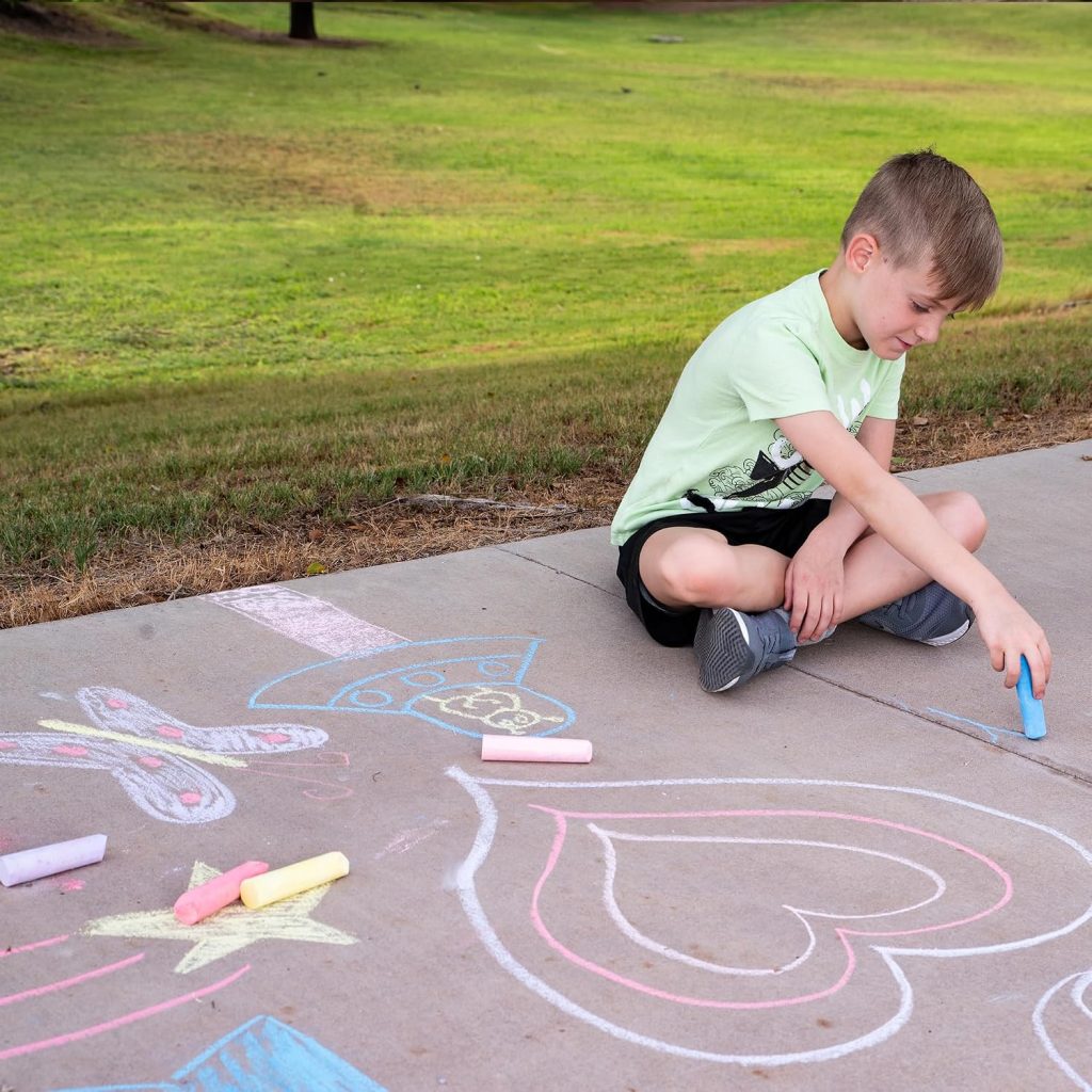 JOYIN 160 PCS Sidewalk Chalks Set-16 Colors Non-Toxic Washable Jumbo Chalk for Outdoor Art Play, Painting on Chalkboard, Blackboard and Playground